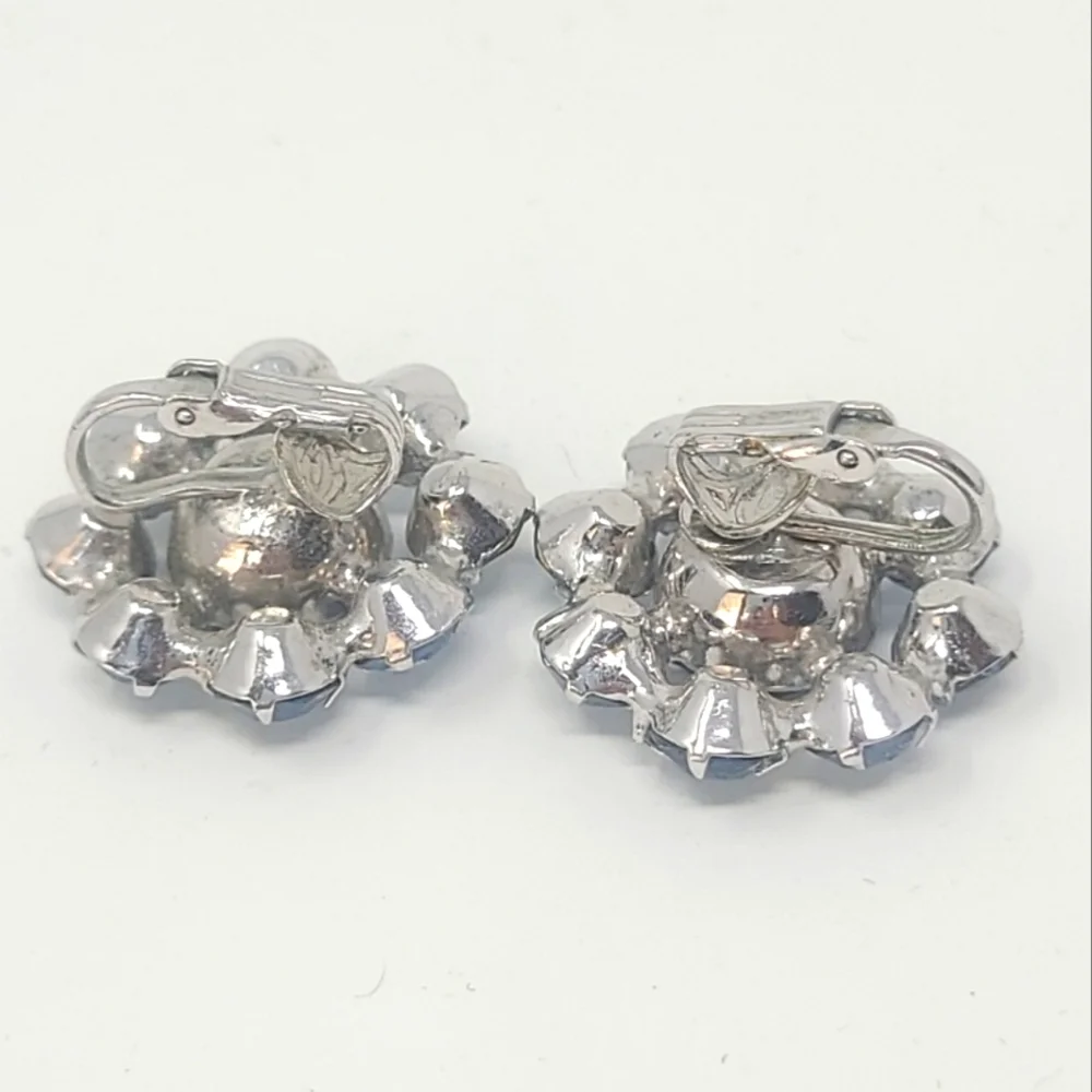 Women clip‎ on earring blue glass flower